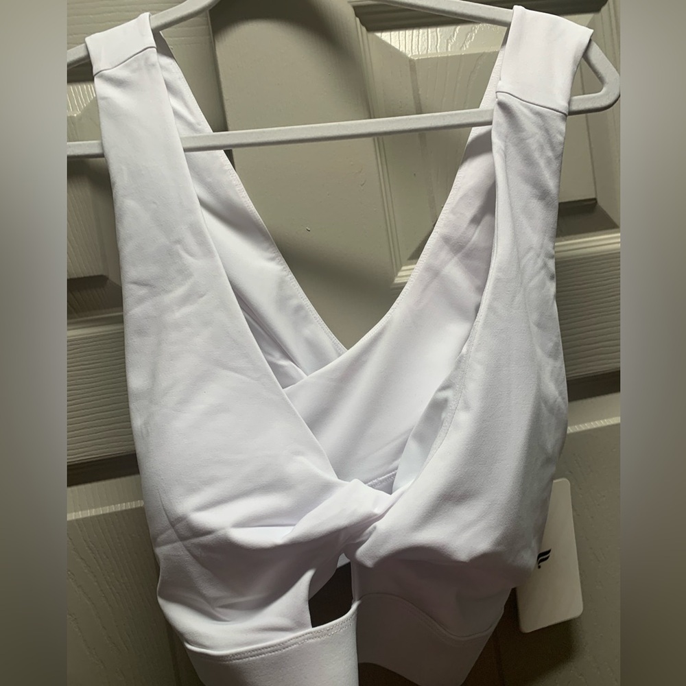 NWT 3X Fabletics oasis twist front sports bra white